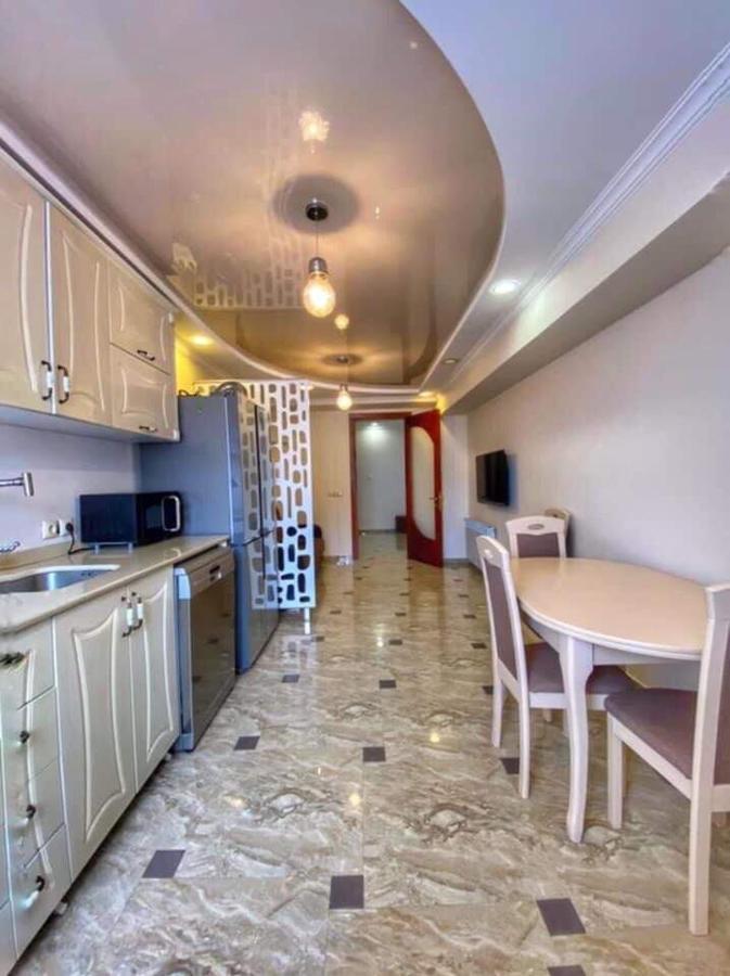 Apartment Dolphin Batumi Zewnętrze zdjęcie